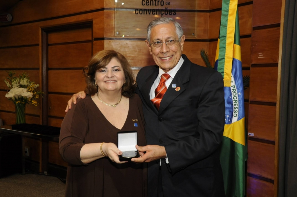 ABM recebe homenagem em cerimônia de celebração dos 100 anos do INT