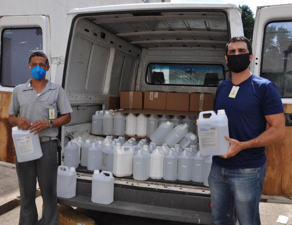 Fiemg, UFMG e ArcelorMittal distribuem álcool glicerinado a instituições sociais
