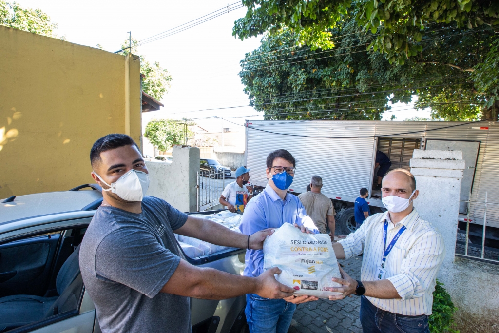 Ternium doa 10 toneladas de alimentos para campanha contra a fome