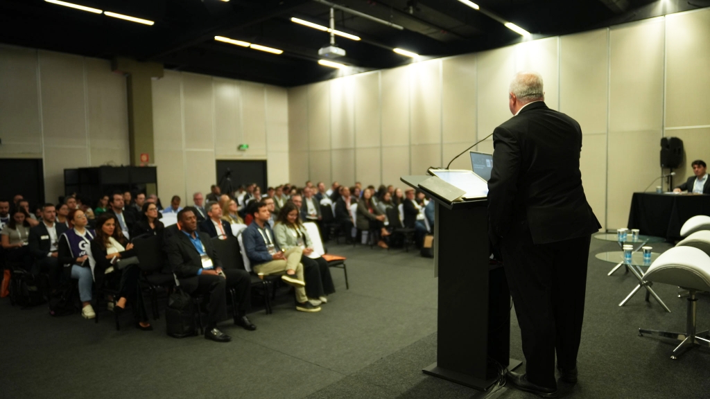 Descarbonização da siderurgia brasileira é destaque na 8ª edição da ABM Week