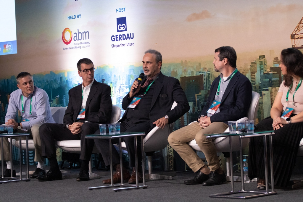 Agenda ESG avança nos setores de siderurgia e mineração, aponta pesquisa divulgada na ABM WEEK