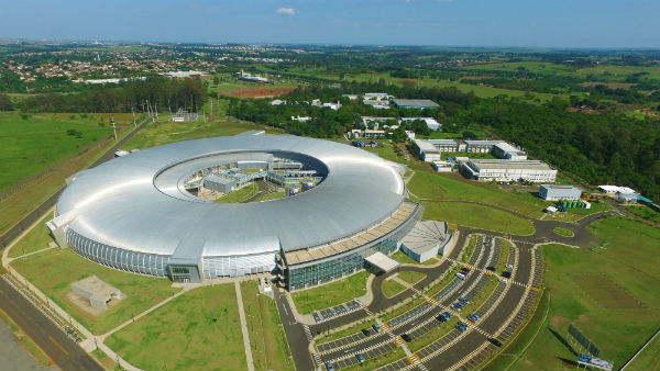 Primeira volta dos elétrons nos aceleradores do Sirius é alcançada